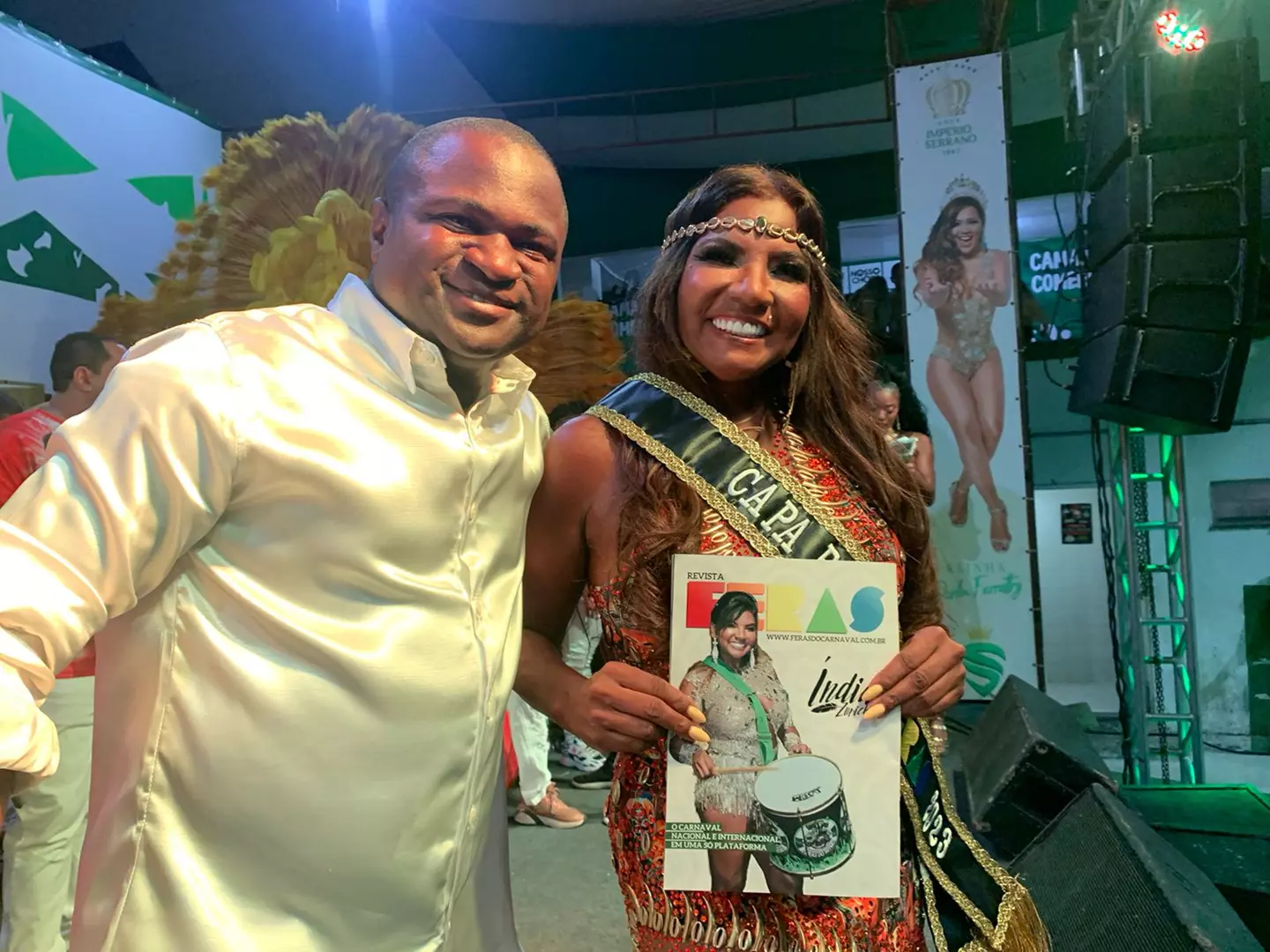 Noite de emoção! Índia Zurich recebe a faixa Revista Feras Carnaval